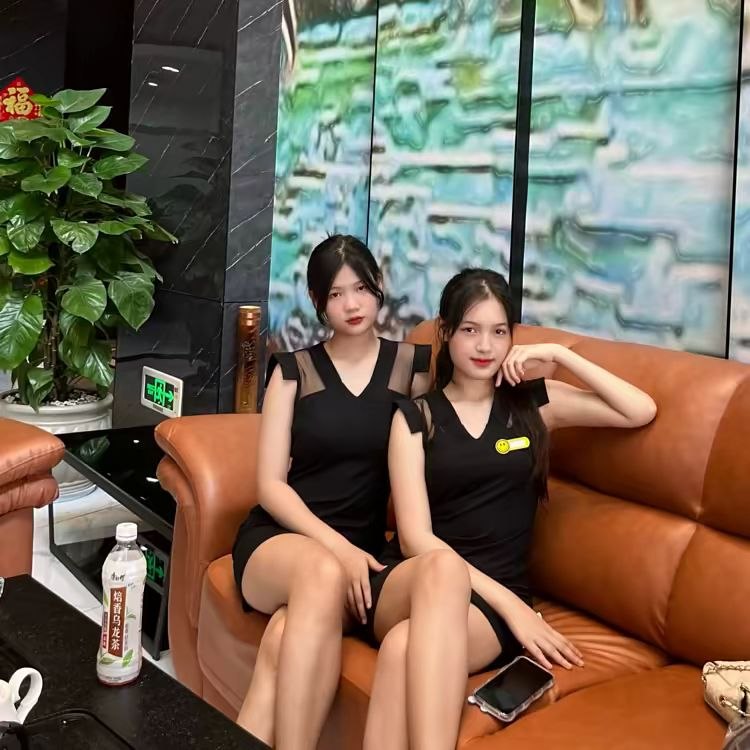 腾龙集团专业服务团队 统一形象服务至上
